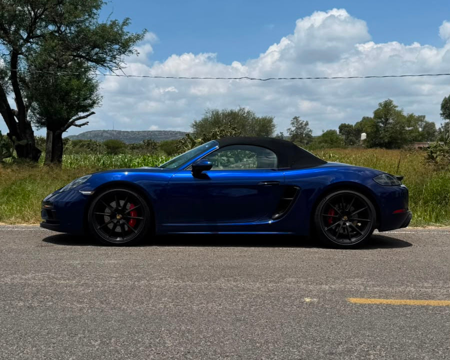 PORSCHE