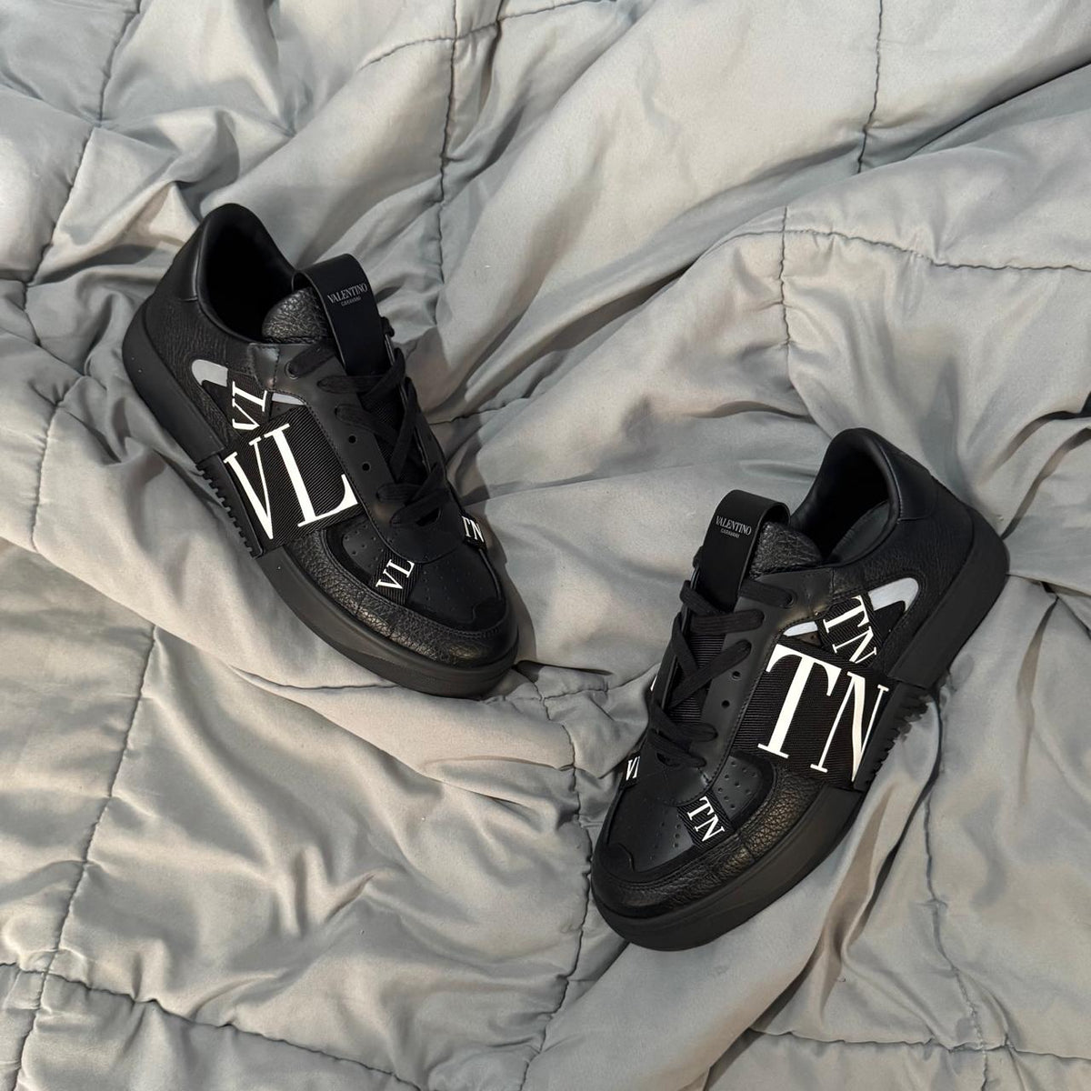 VALENTINO VLTN FULL BLACK