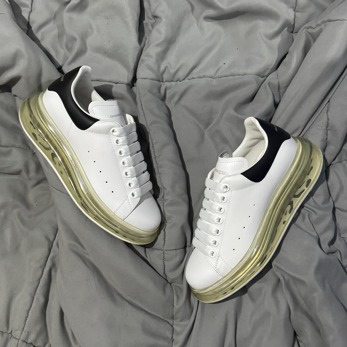 MCQUEEN OVERZIED CLEAR SOLE