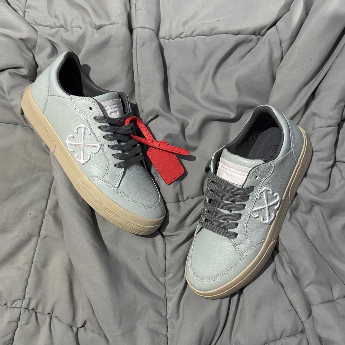 OFFWHITE VULCANIZED LEATHER