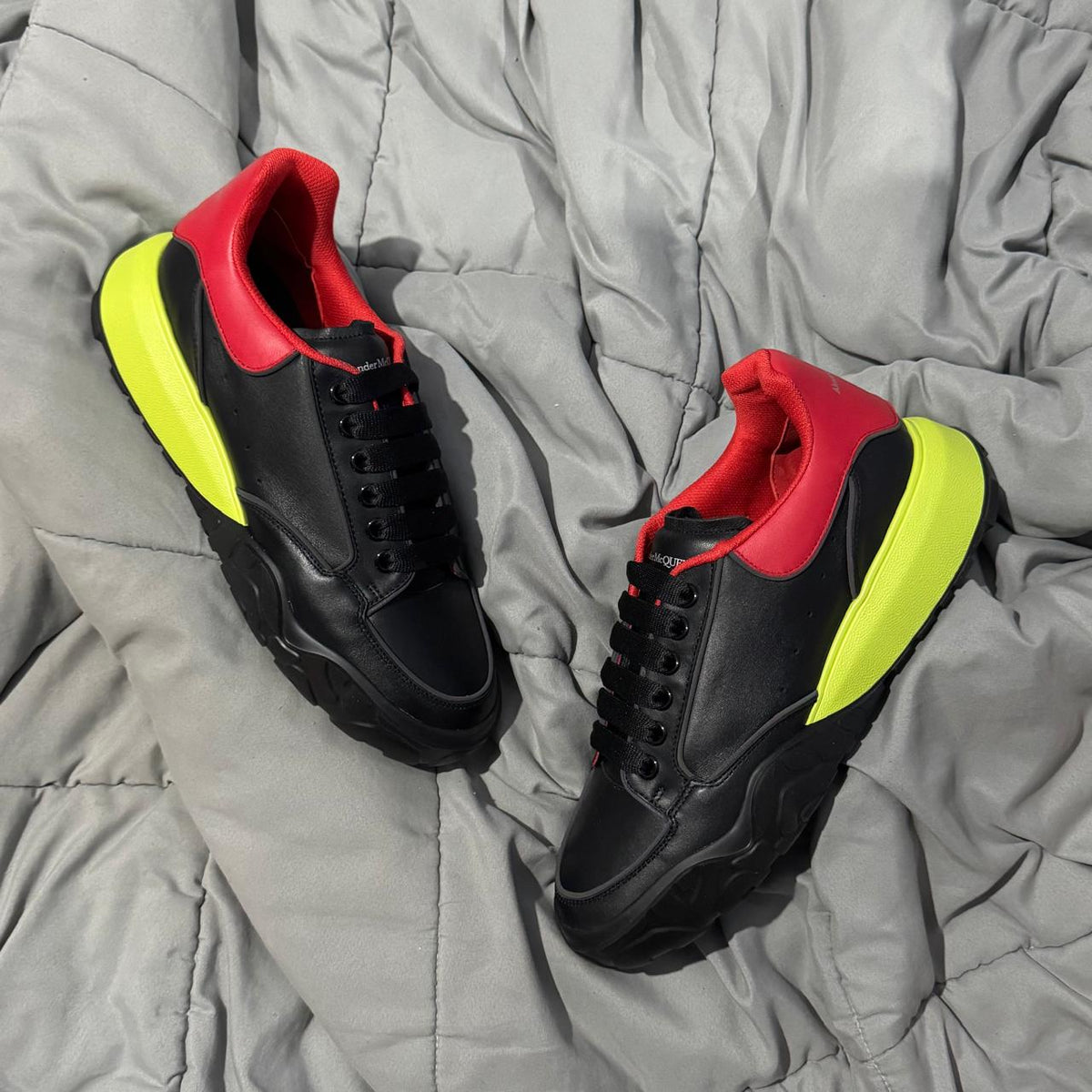 MCQUEEN OVERSIZED BLACK YELLOW RED