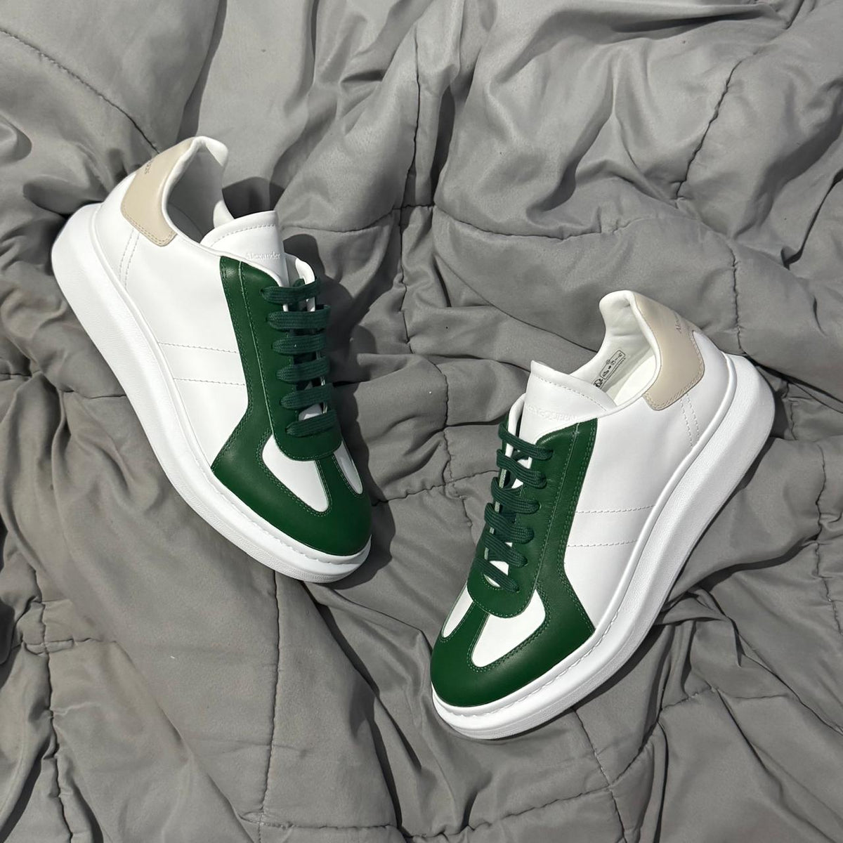 MCQUEEN OVERSIZED WHITE GREEN