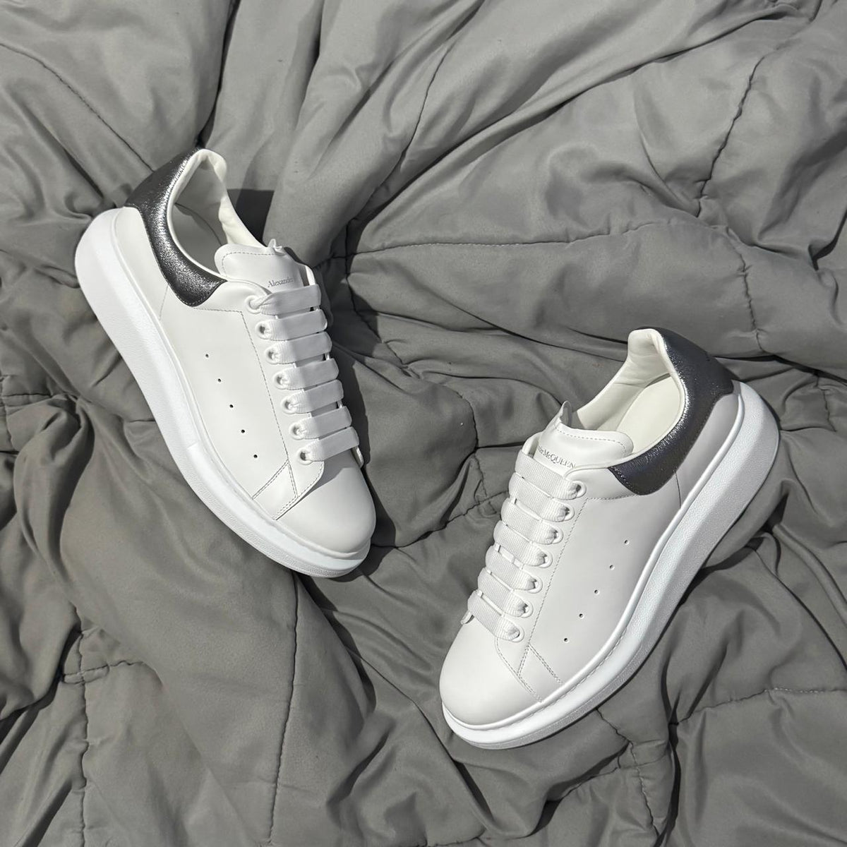MCQUEEN OVERSIZED WHITE