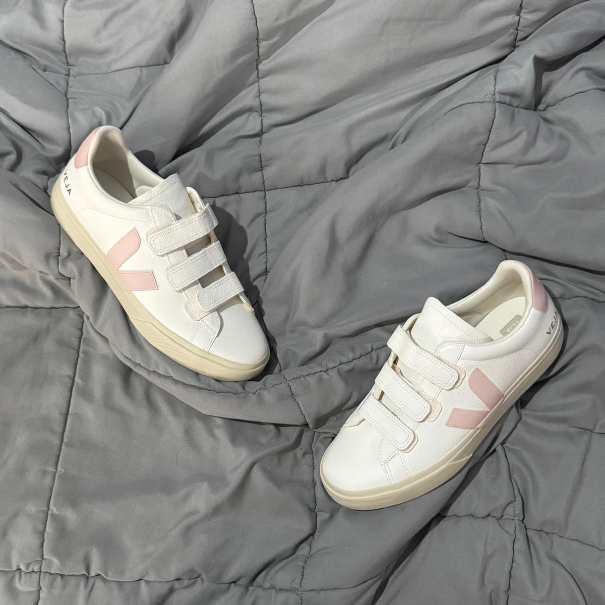 VEJA RECIFE WHITE PINK