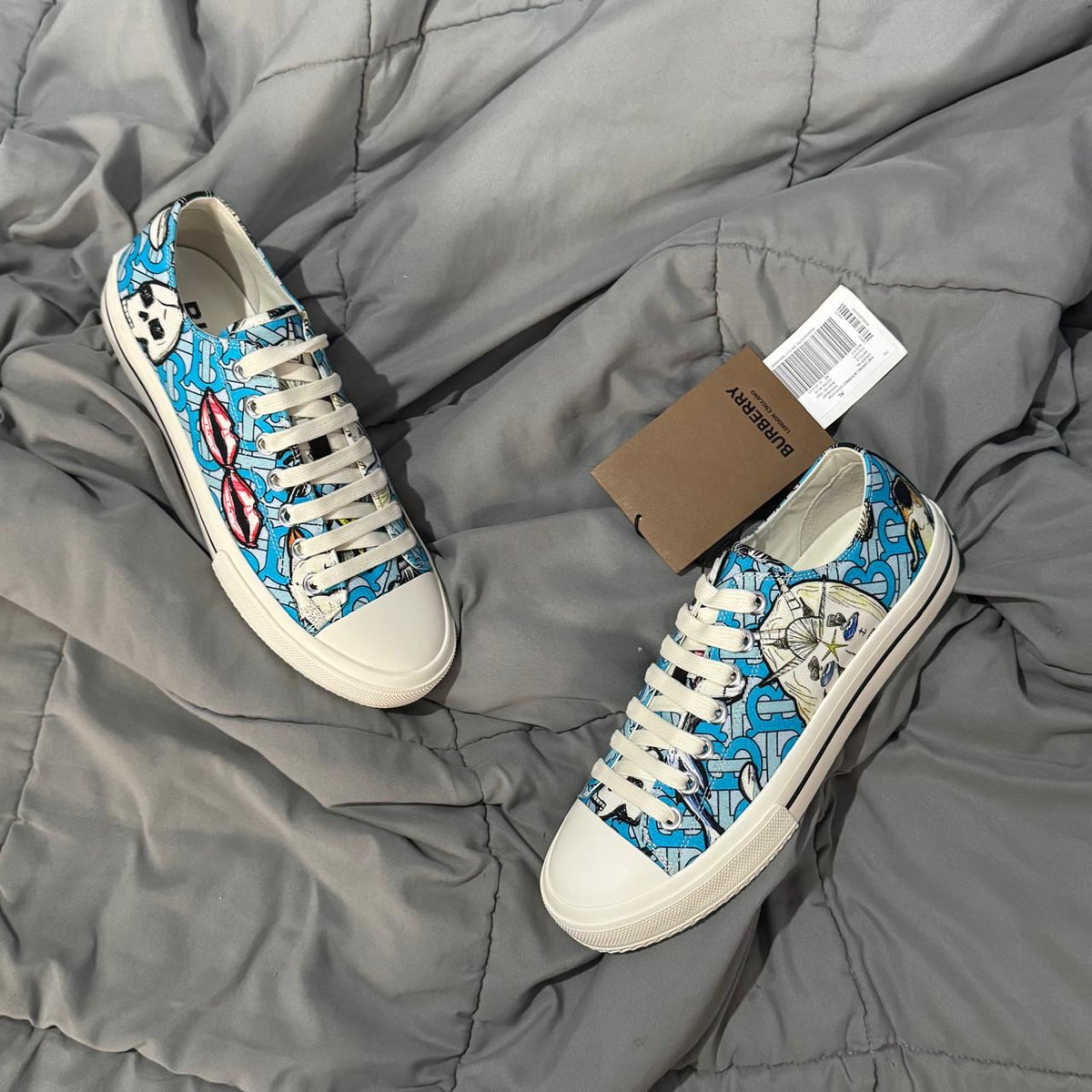 BURBERRY COURT BLUE WHITE