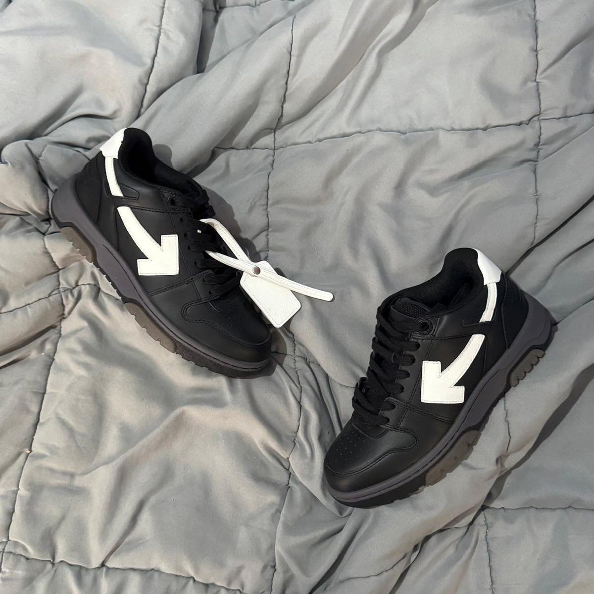 OFFWHITE OUT OF OFFICE BLACK