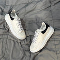 MCQUEEN OVERSIZED BLACK WHITE