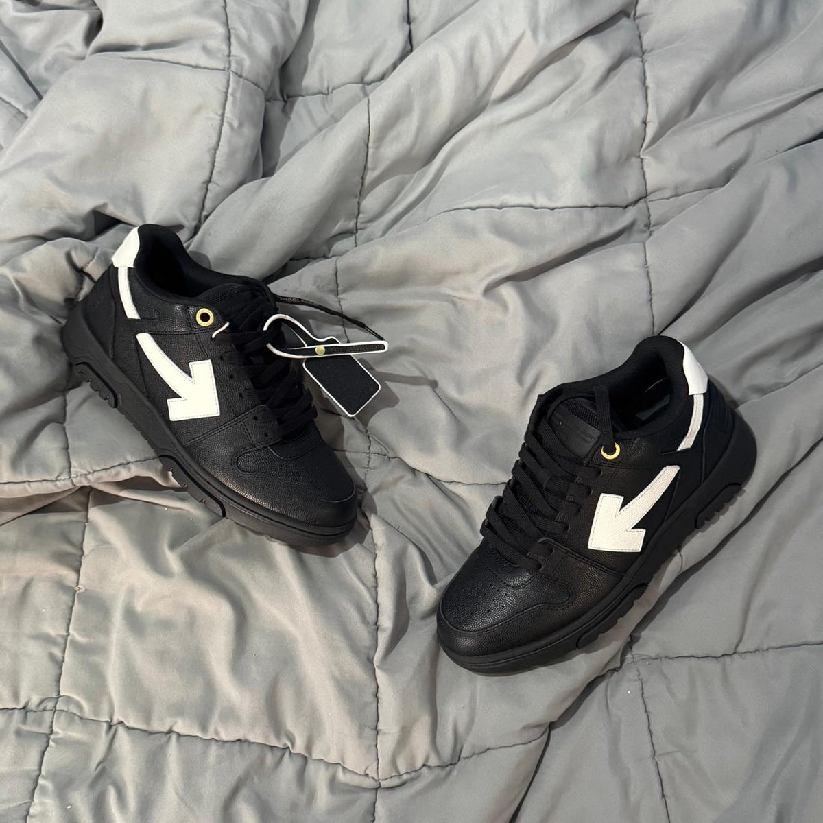 OFFWHITE OUT OF OFICCE BLACK WHITE