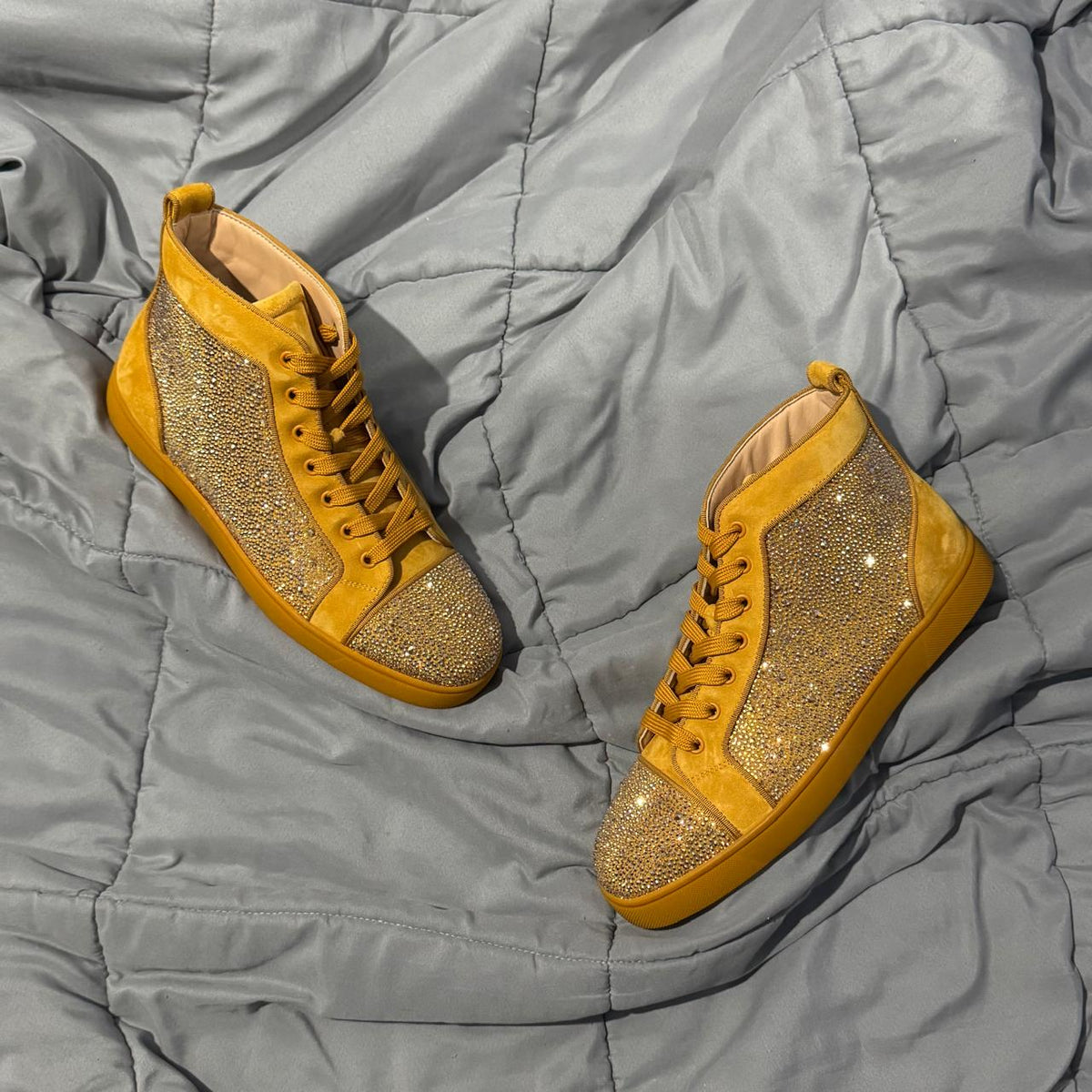 CHRISTIAN LOUBOUTIN SIN CAJA*
