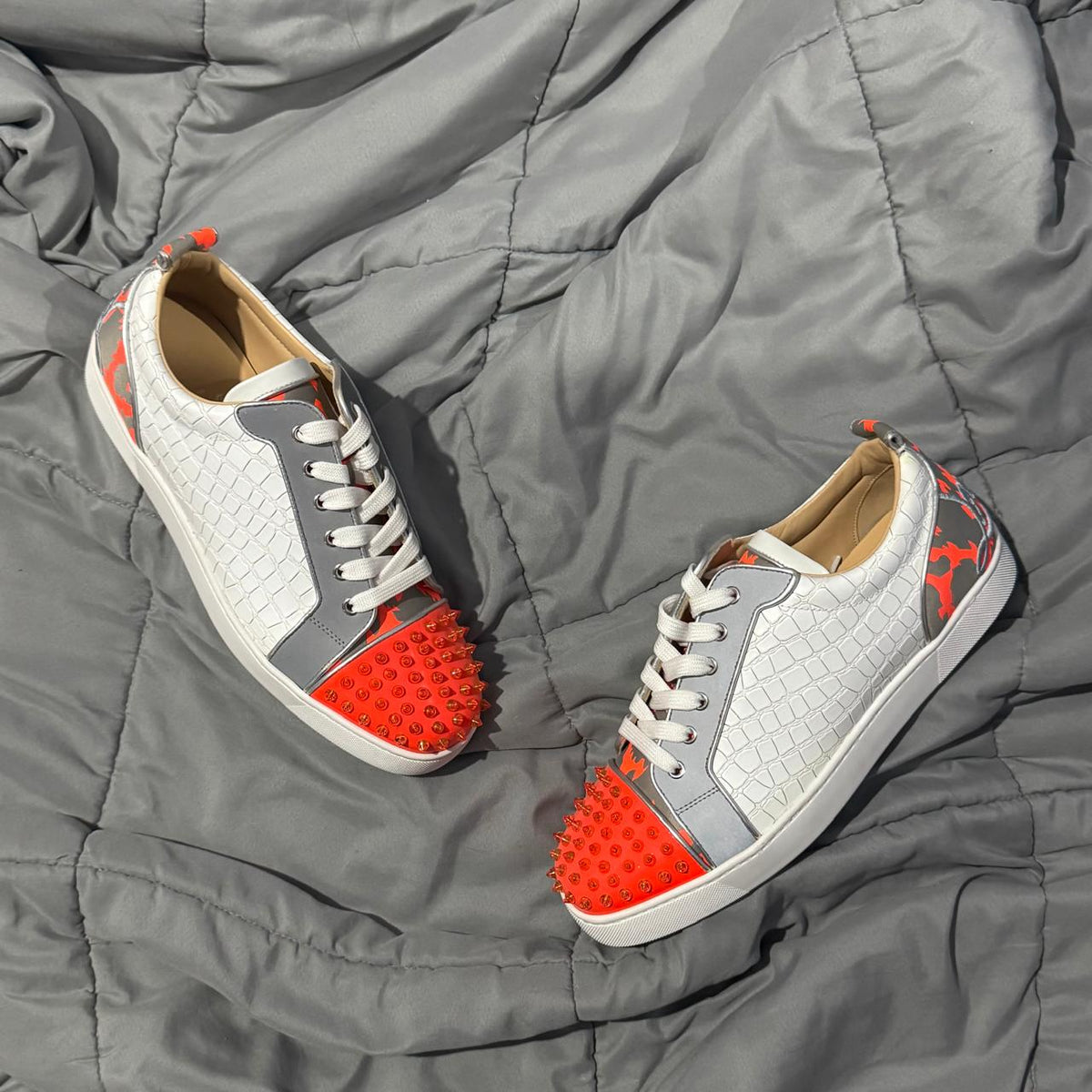 CHRISTIAN LOUBOUTIN SIN CAJA*