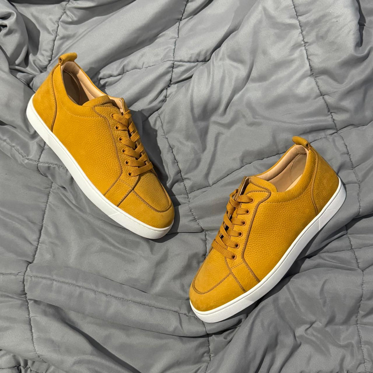 CHRISTIAN LOUBOUTIN SIN CAJA*