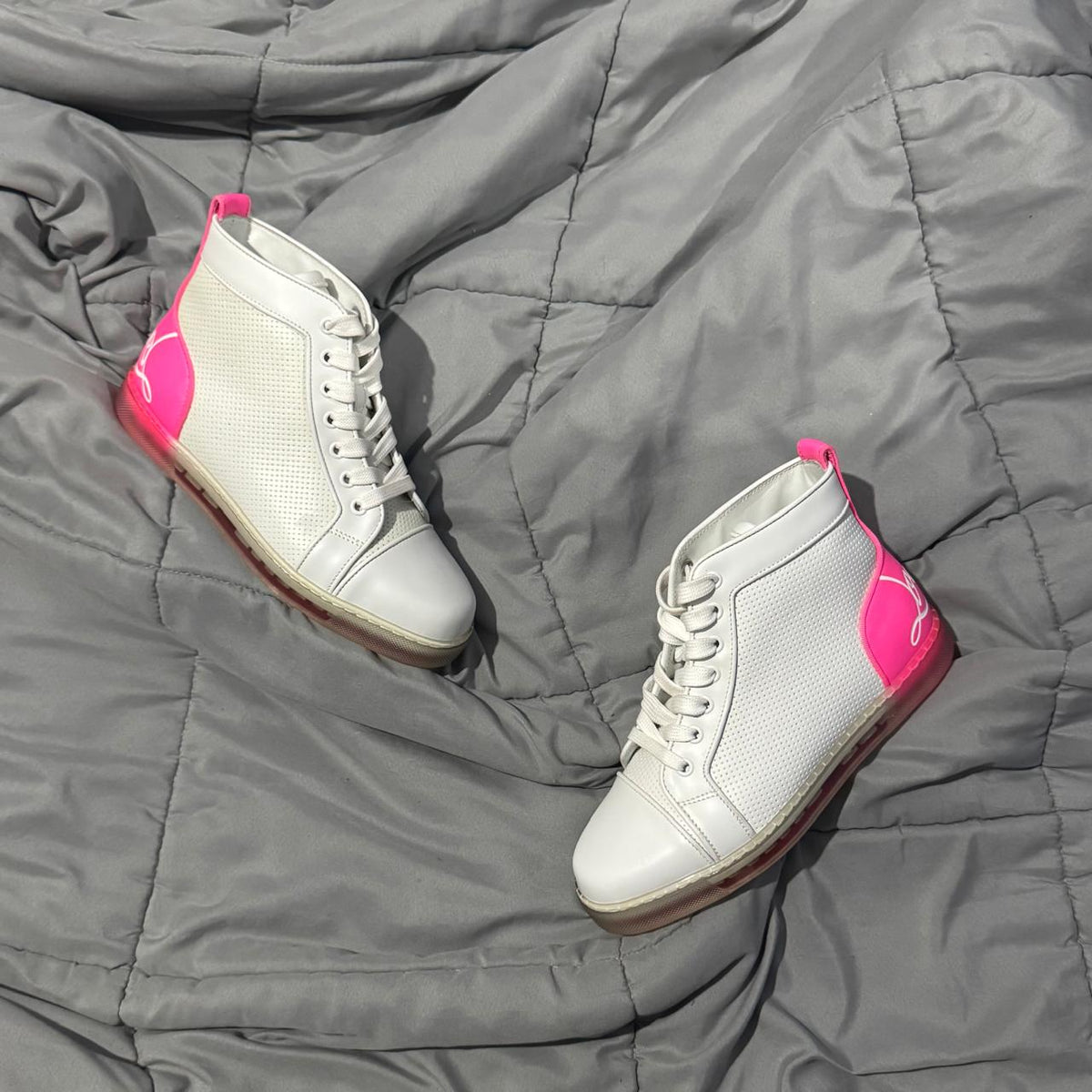CHRISTIAN LOUBOUTIN SIN CAJA* DETALLE*