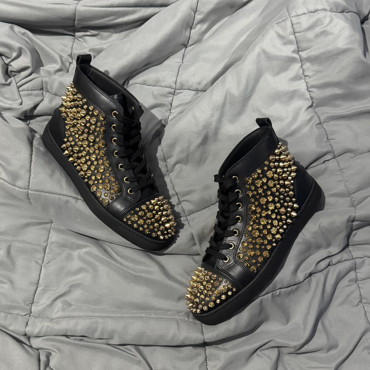 CHRISTIAN LOUBOUTIN SIN CAJA*