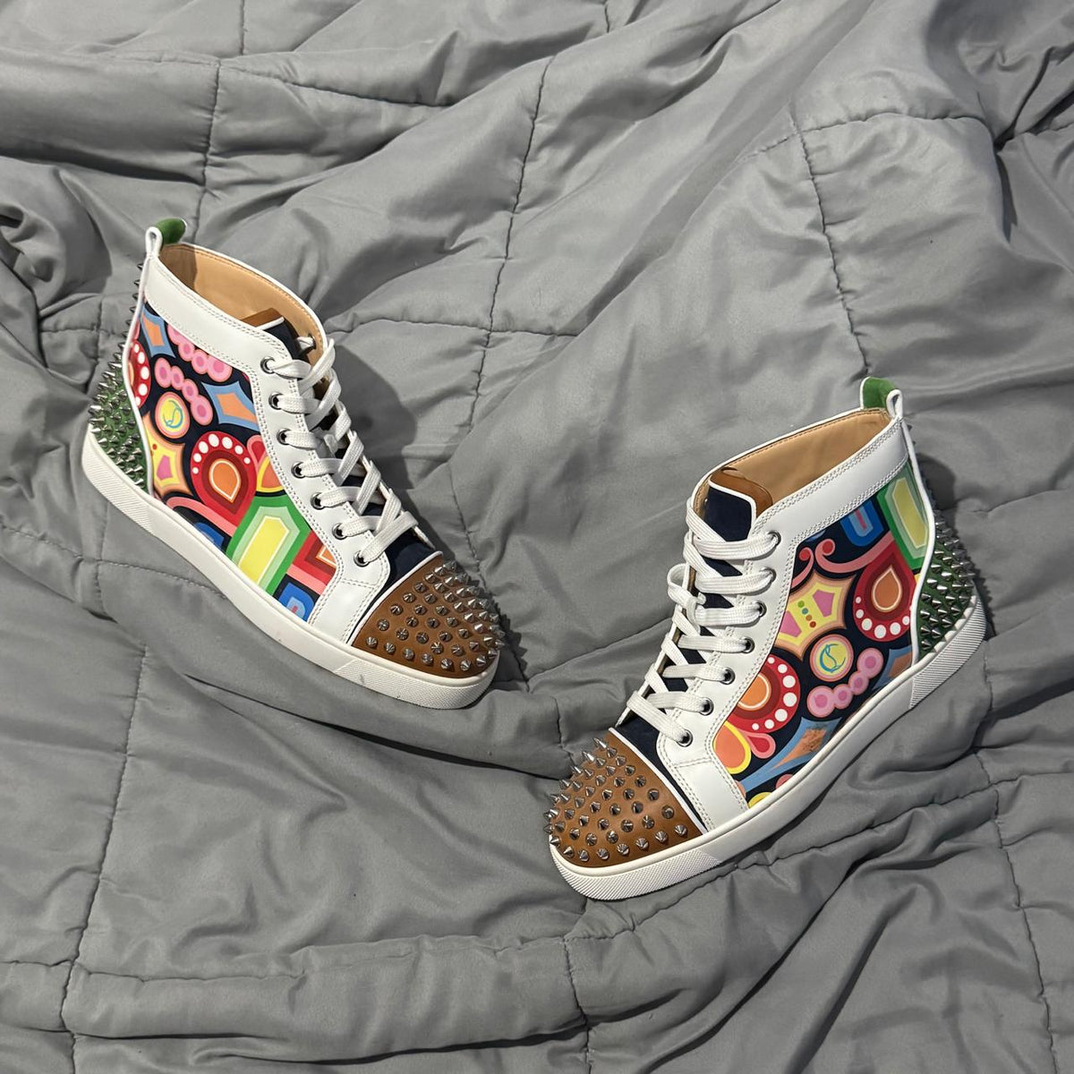 CHRISTIAN LOUBOUTIN SIN CAJA* DETALLE*