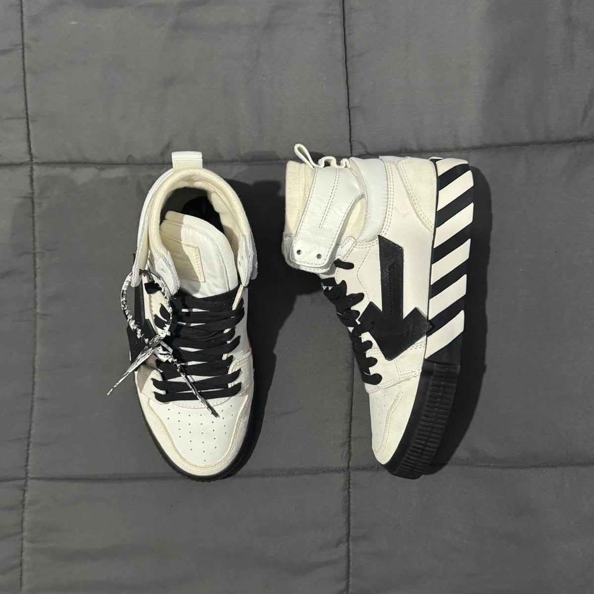 TENIS DE USO - OFFWHITE