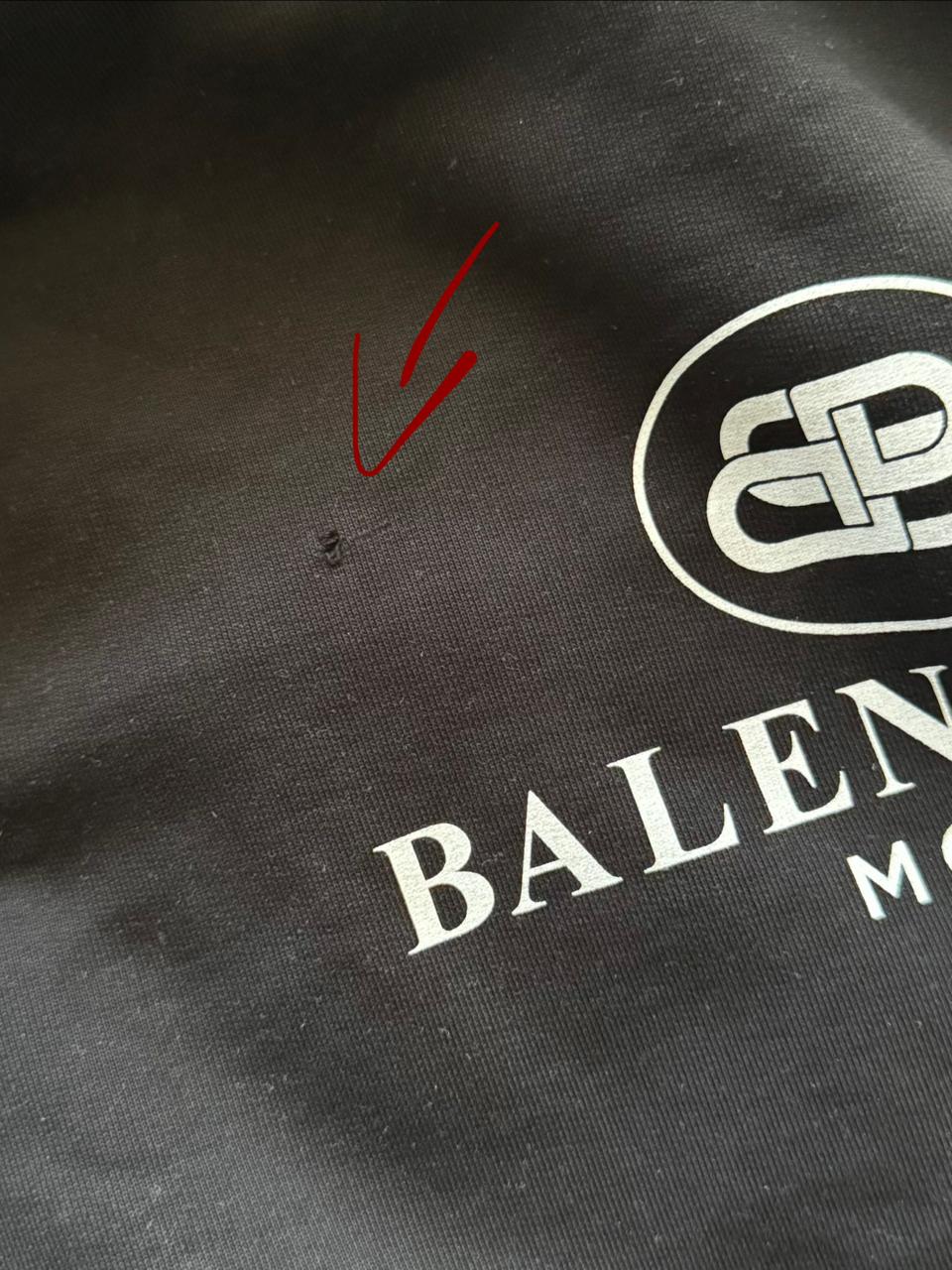 BALENCAIGA FORNT LOGO HOODIE DETALLE*