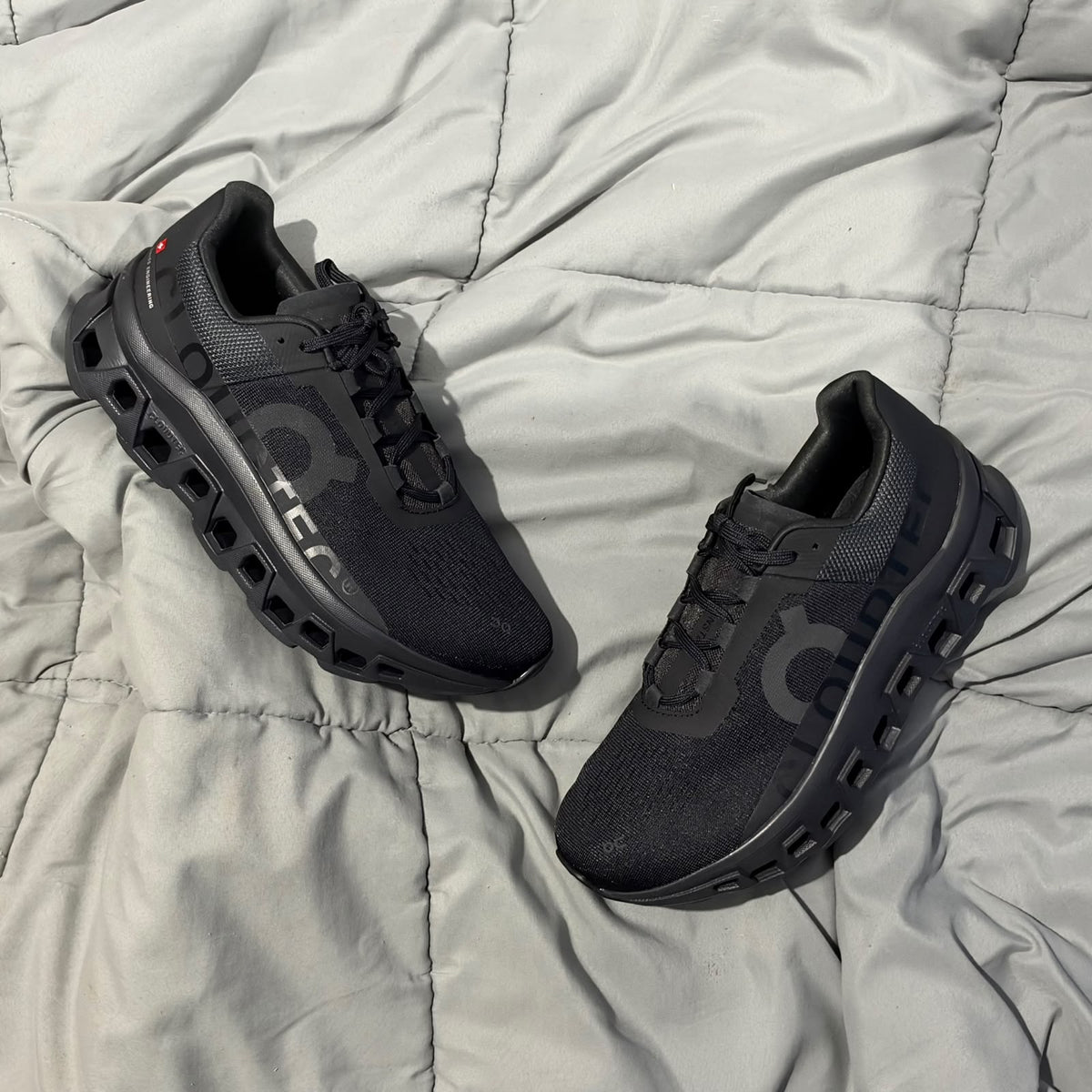 ON CLOUDMONSTER FULL BLACK